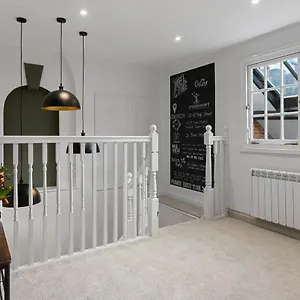 Luxe Courtyard For 4 Near Centre Apartment Exeter